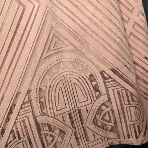 Beautiful new dress - Picture 4 of 7